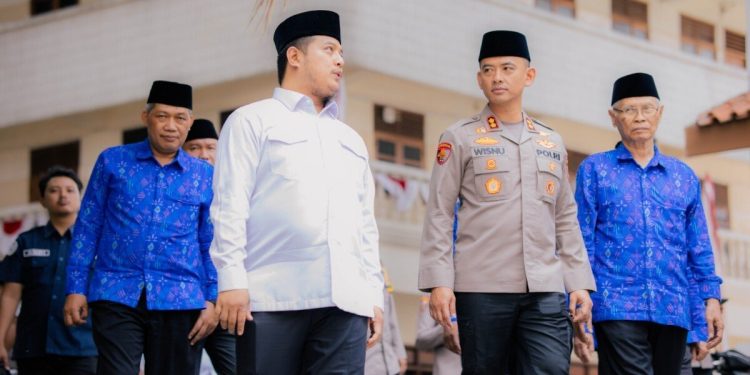Kapolres Kediri Kota AKBP Kresno Wisnu Putranto berkunjung ke Pondok Pesantren Wali Barokah, Kota Kediri, Jawa Timur. Foto: LINES