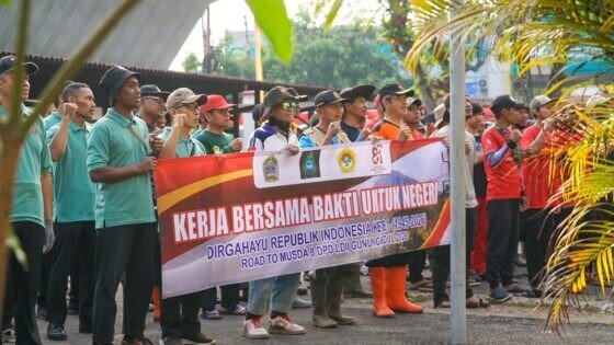 LDII Kabupaten Gunungkidul menggelar kerja bakti bertajuk Kerja Bersama, Bakti untuk Negeri di kawasan Kota Wonosari. Foto: LINES