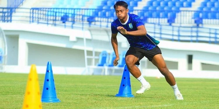 Generasi muda LDII Lamongan, Muhammad Shobrian Widyansyah, dipromosikan dari Akademi Persela ke skuad utama Persela Lamongan. Foto: LINES