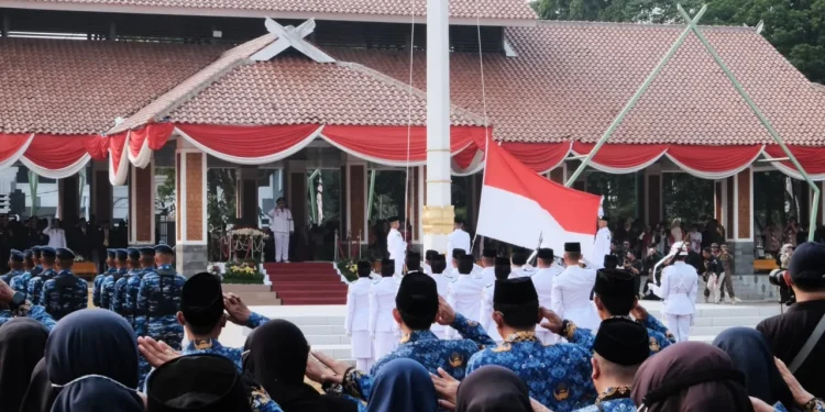 DPD LDII Kabupaten Subang menghadiri upacara peringatan HUT ke-81 Kemerdekaan Republik Indonesia yang digelar Pemerintah Kabupaten Subang di Alun-Alun Kabupaten Subang, Jawa Barat. Foto: LINES