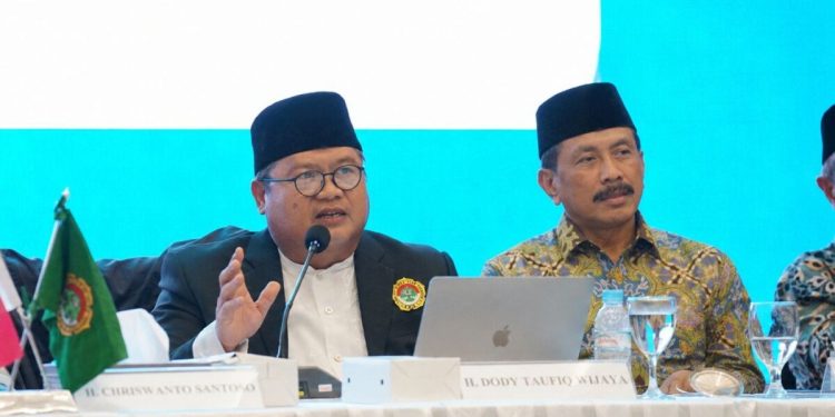 Ketua Umum DPP LDII Dody Taufiq Wijaya dan Korbid Hubungan Antar Lembaga Prof. Singgih Tri Sulistiyono di Rakernas LDII. Foto: LINES.