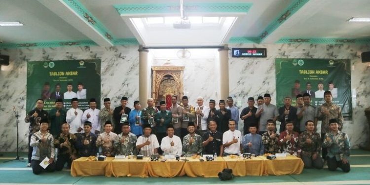 Foto Bersama Tabligh Akbar di Baleendah, Bandung. Foto: LINES.