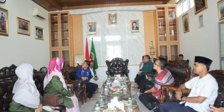 Kesbangpol ke kantor Sekretariat LDII Kabupaten Bekasi. Foto: LINES.