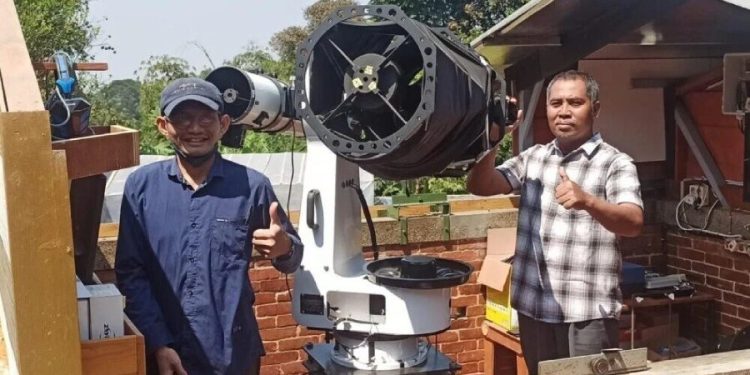 DPD LDII Kotabaru mengirim Koordinator Tim Rukyat Hilal, Nur Abdul Rozaq, mengikuti pelatihan privat penggunaan teleskop dan observasi astronomi. Foto: LINES.