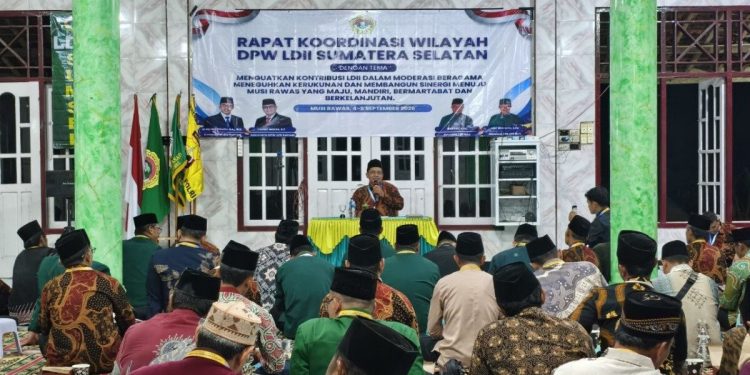 DPD LDII Kabupaten Musi Banyuasin (Muba) menyampaikan berbagai program dan kegiatan organisasi pada Rapat Koordinasi Wilayah (Rakorwil) LDII Sumatera Selatan (Sumsel). Foto: LINES
