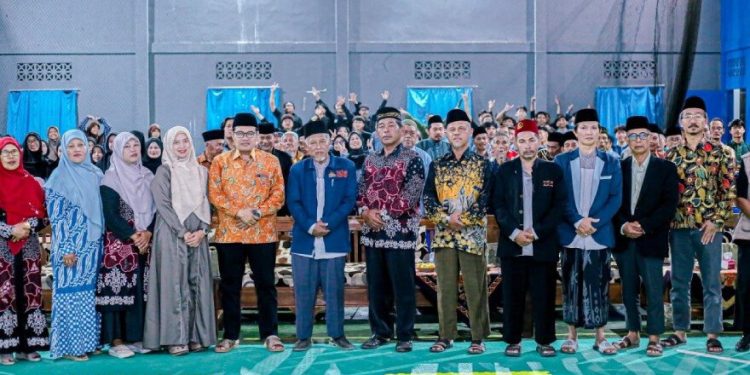 Pondok Pesantren Al-Barokah di bawah naungan DPD LDII Purworejo menggelar tasyakuran HUT RI. Foto: LINES.