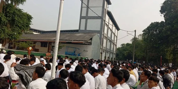DPD LDII Kabupaten Karawang menggelar salat Istisqa di Pondok Pesantren Sumber Barokah, Karawang, Jawa Barat. Foto: LINES