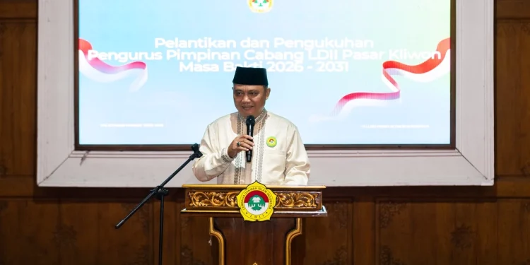 Ketua DPD LDII Surakarta, Muhamad Zain melantik pengurus PC LDII Kecamatan Pasar Kliwon periode 2026–2031. Foto: LINES
