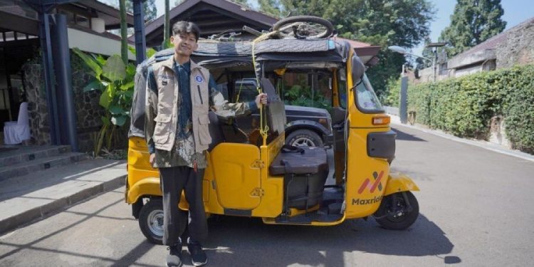 Andromeda Sufi Anggoro, putra sopir bajaj, Basuni Yusuf yang kini berkuliah di ITB. Foto: itb.ac.id.