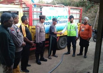 LDII Tulakan Bersinergi dengan Polsek dan Senkom Salurkan Air Bersih Bantu Warga Losari Pacitan