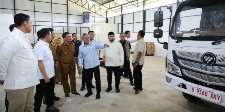 Kunjungan Kerja Menko Pangan Zulhas dan Mendag Budi Santoso menilik Kopdes Merah Putih di Sukoharjo. Acara itu juga dihadiri pengurus Hubungan Antar Lembaga DPP LDII Muhammad Zain pada Selasa (13/10/2026). Foto: LINES.