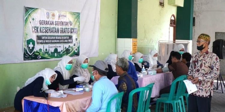 DPD LDII Kota Kediri bersama Dinas Kesehatan menggelar Cek Kesehatan Gratis. Foto: LINES.