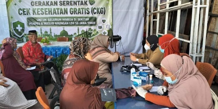 LDII Situbondo menggelar cek kesehatan gratis. Foto: LINES.