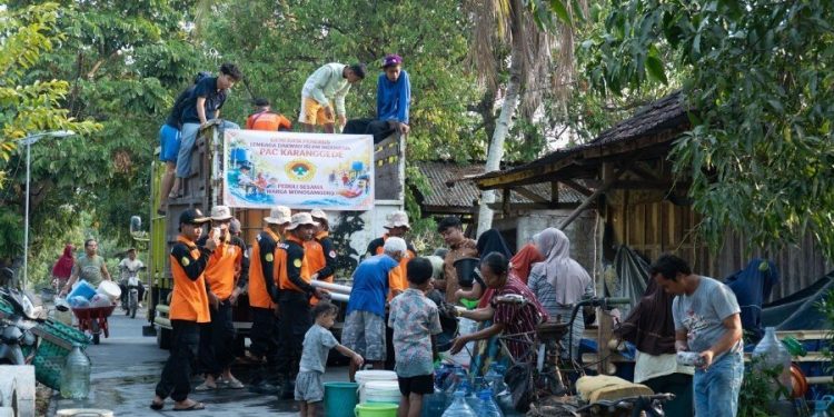LDII Boyolali bersama Senkom membantu korban dampak kekeringan. Foto: LINES.