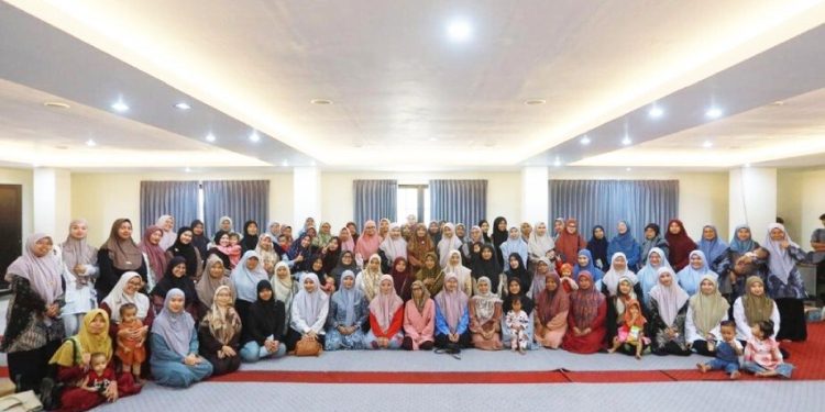 Pembekalan parenting skill bagi wali murid KB Choirul Huda, TK Tarbiyah Al Ubaidah, dan SD Al Ubaidah di Ponpes Al Ubaidah Kertosono. Foto: LINES.