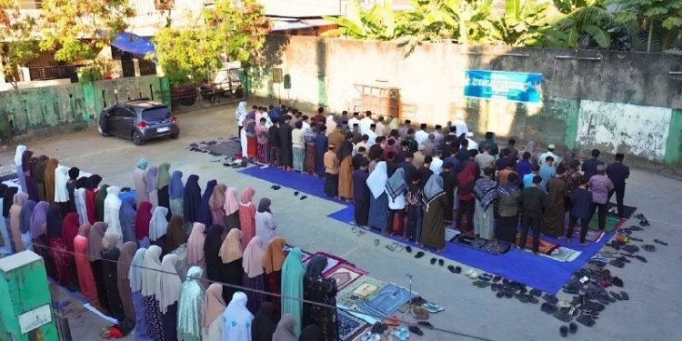 Salat Istisqa LDII Tamalate sebagai upaya antisipasi fenomena El Nino. Foto: LINES.