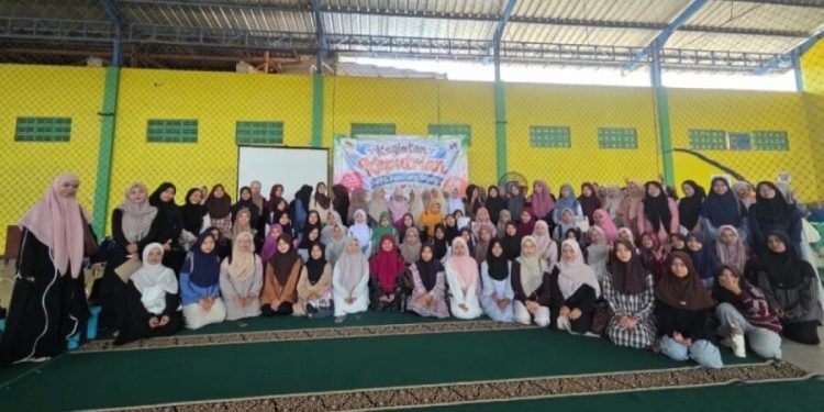 LDII Pemalang menggelar seminar kesehatan reproduksi bagi remaja putri. Acara pada Minggu (29/9/2026) itu digelar di GOR Budi Luhur, Bojongbata, Pemalang. Foto: LINES.