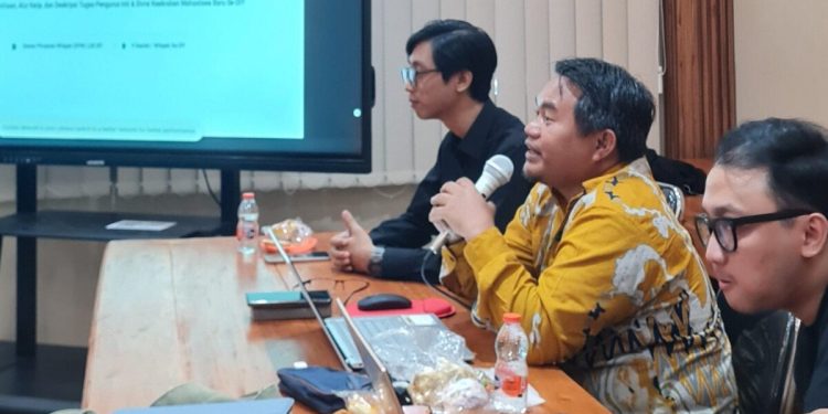 Pemuda LDII Daerah Istimewa Yogyakarta mematangkan persiapan Akrab Muda 2026 melalui musyawarah di Gedung Serbaguna Mantrijeron, Yogyakarta, Jumat (2/10/2026) malam. Foto: LINES