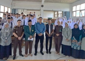 Kejari Rejang Lebong Helat Program Jaksa Masuk Sekolah di SMP IT Akhlaqul Karimah